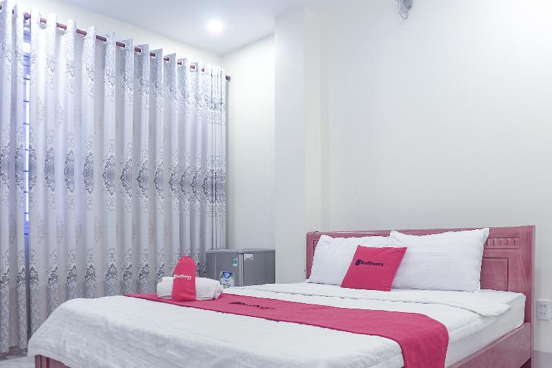 Reddoorz Plus @ Dong Den Street Hotel Ho Chi Minh City Exterior photo
