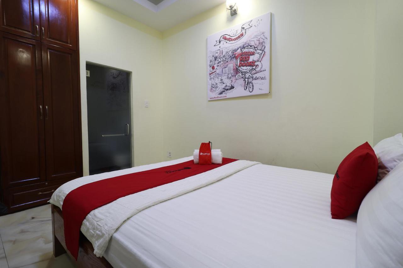 Reddoorz Plus @ Dong Den Street Hotel Ho Chi Minh City Exterior photo