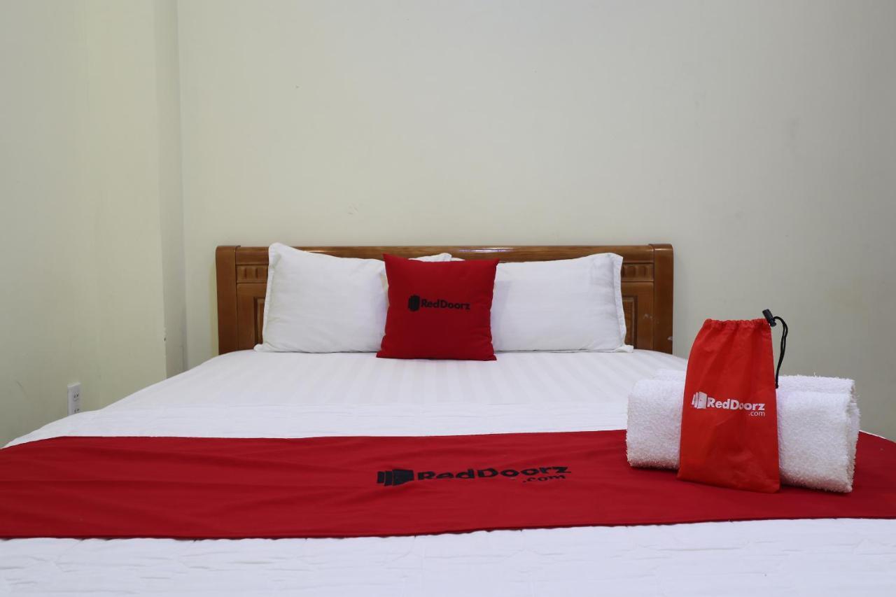 Reddoorz Plus @ Dong Den Street Hotel Ho Chi Minh City Exterior photo