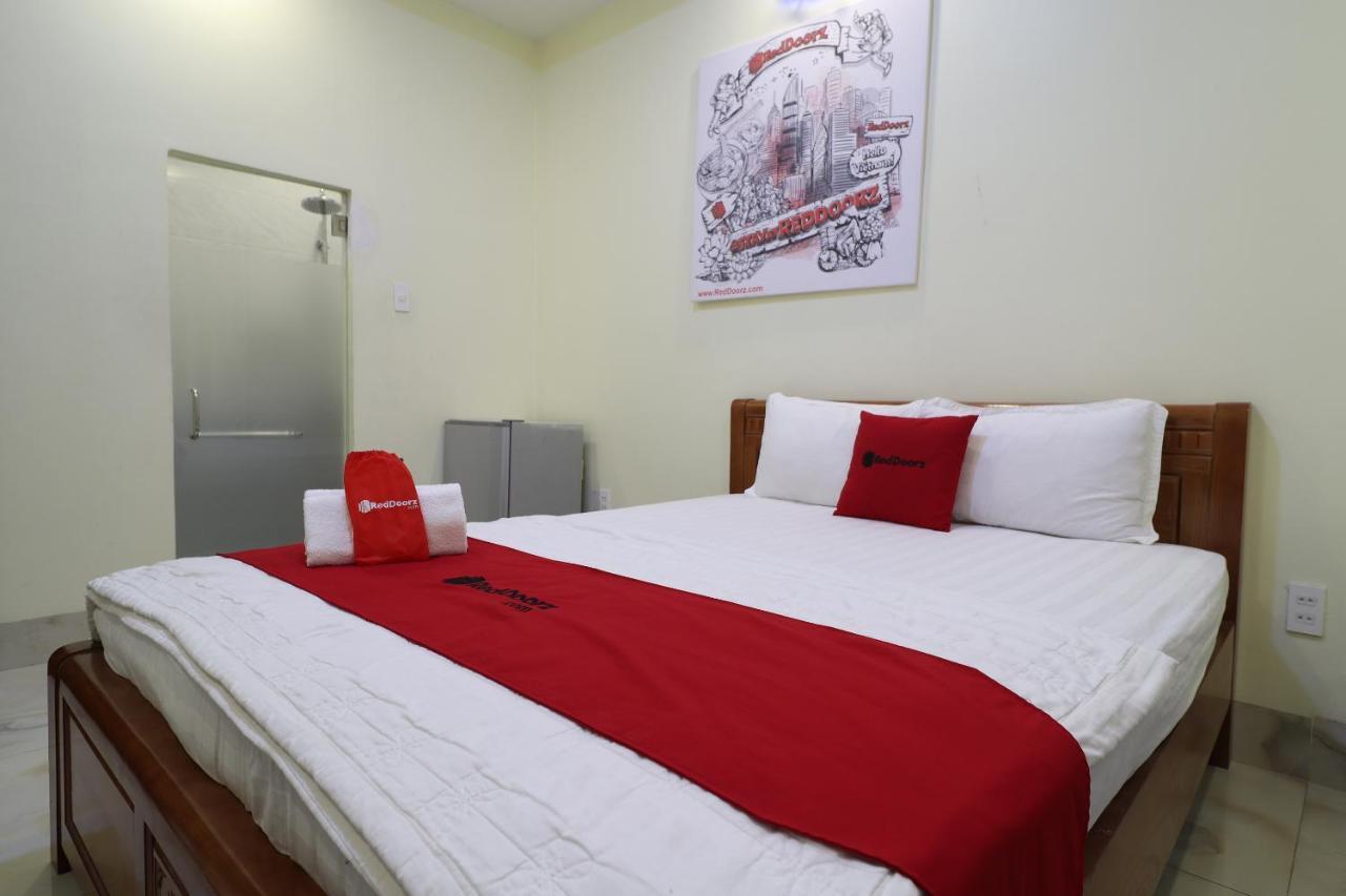 Reddoorz Plus @ Dong Den Street Hotel Ho Chi Minh City Exterior photo